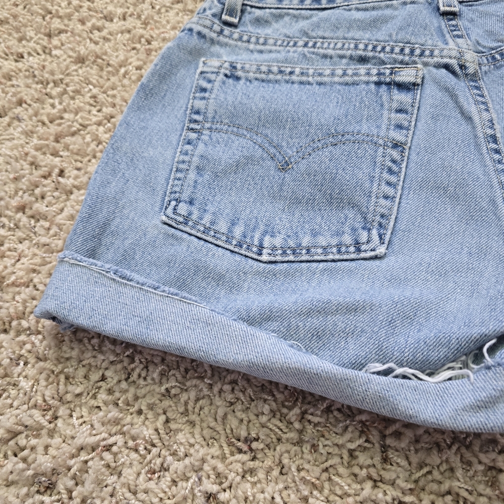 Vintage Levi's 519 Women's Light Wash Blue Denim Cutoff Shorts - Picture 4 of 14